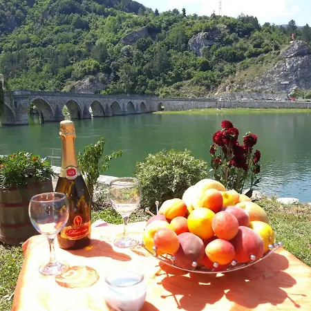 Lotika アパート *