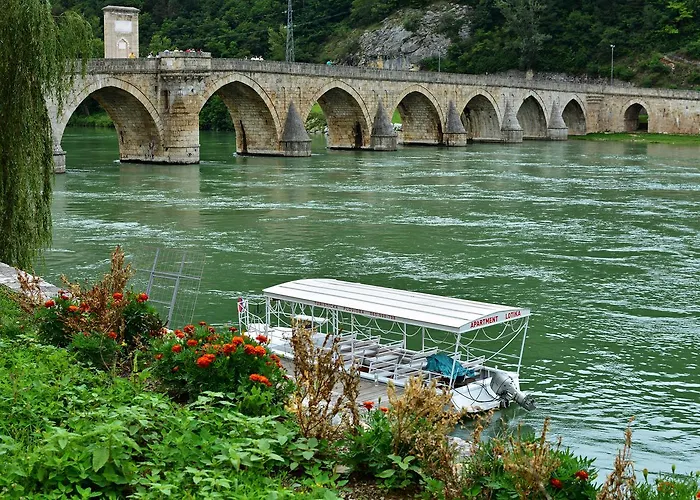 شقة لوتيكا *